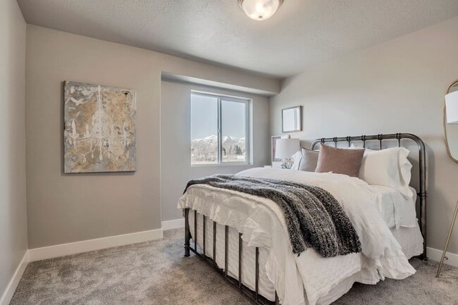 Building Photo - 3 Bedroom Townhome in Orem in a Great HOA Community!