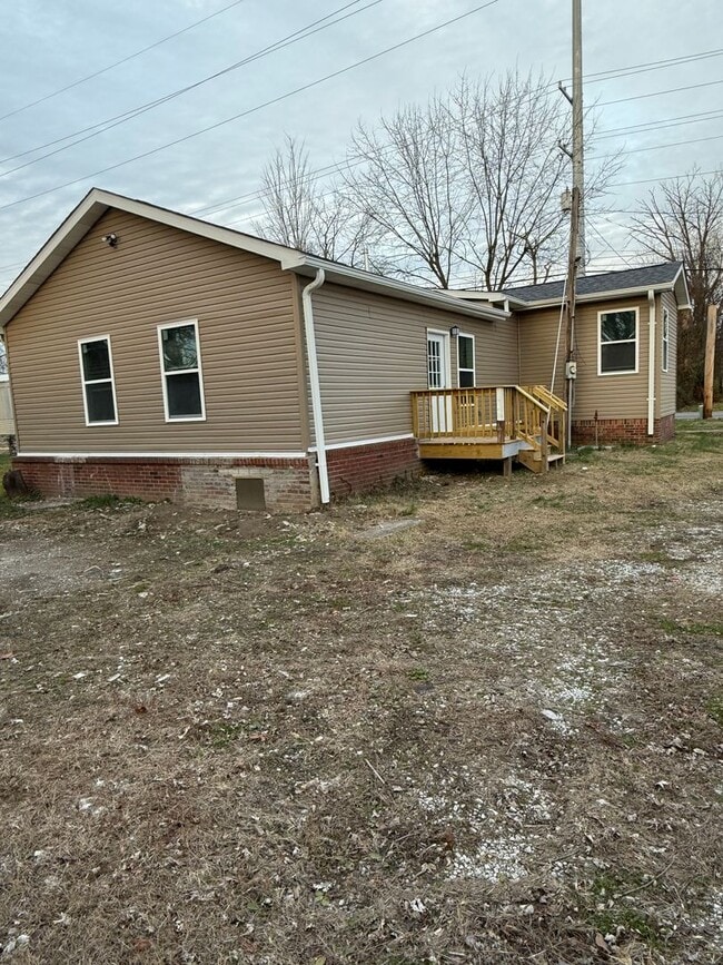 Building Photo - Beautifully updated & in great location