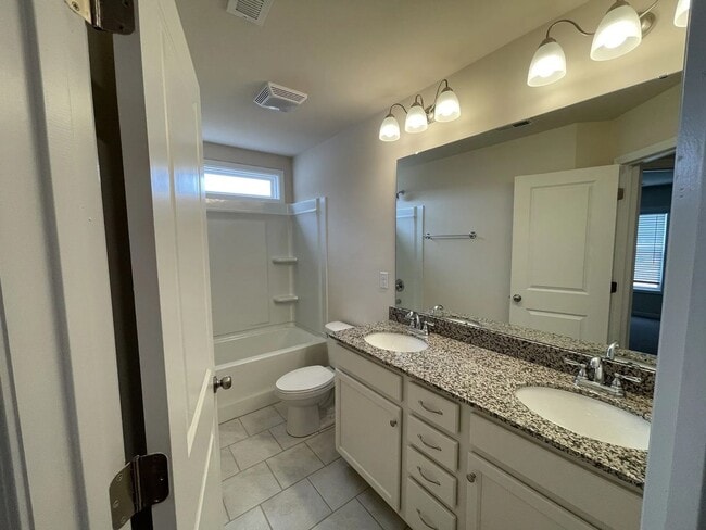 Building Photo - Beautiful 3BR w/ Garage