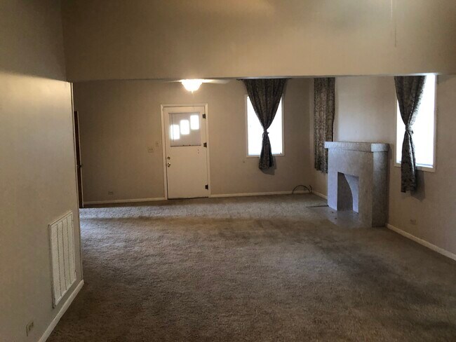 Building Photo - 716 W Georgia Ave