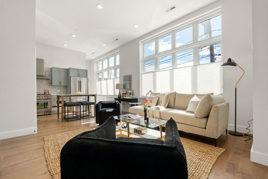 Primary Photo - 50 Hichborn St