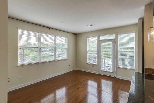 Building Photo - Rare rental opportunity at Bristol West End!