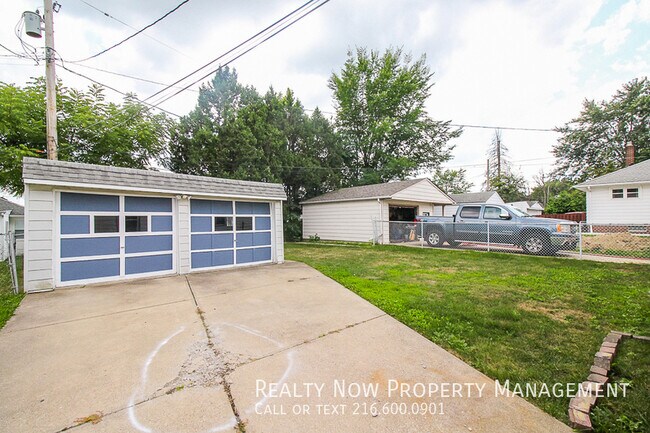 Building Photo - 11912 Derby Rd