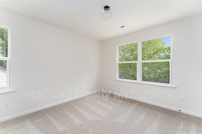 Building Photo - 105 Hillcrest Dr