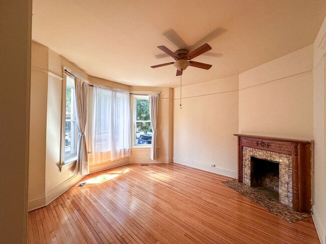 Building Photo - 4-BEDROOM DEPAUL UNIVERSITY APARTMENT – FI...