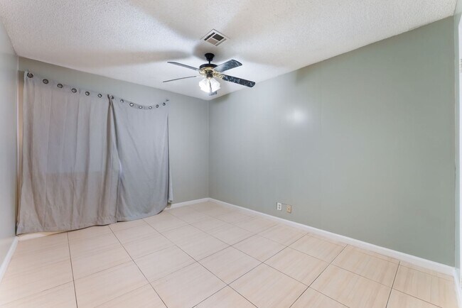 Building Photo - Two-bedroom, one bath single story townhou...