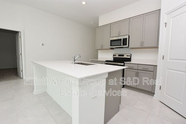 Building Photo - 856 Timberland Dr