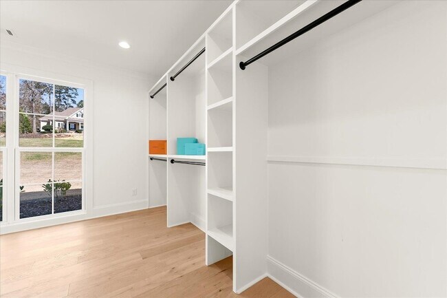 Building Photo - 1270 Glen Eagle Dr