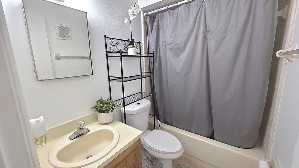 Building Photo - 414 Banana Cay Dr