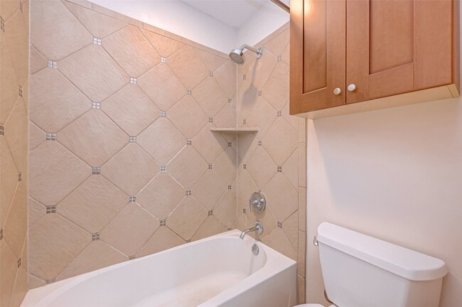 Building Photo - 5315 Lillian St