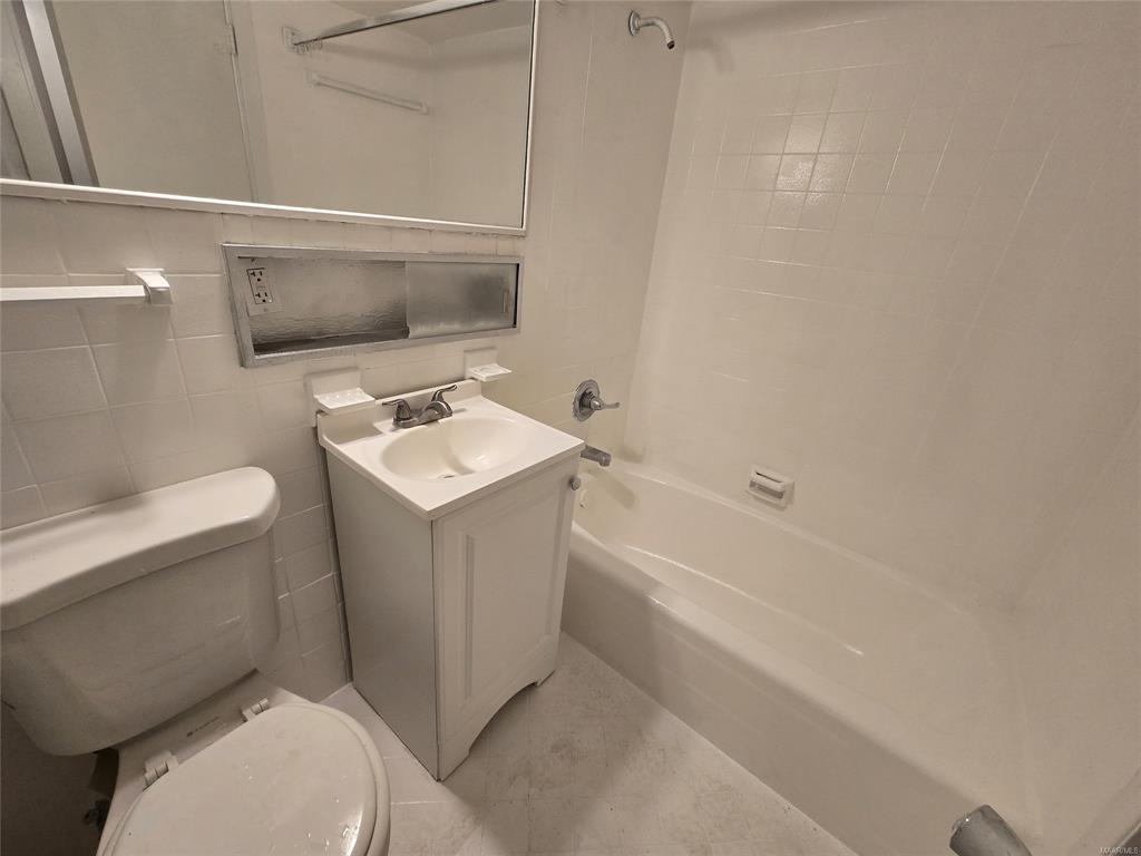 Building Photo - 3737 Wesley Dr