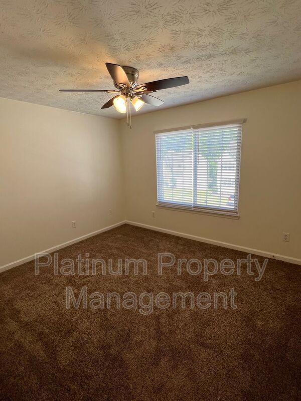 Building Photo - 1097 Yellow River Dr