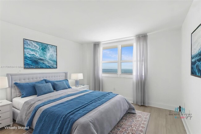 Building Photo - 1155 Brickell Bay Dr