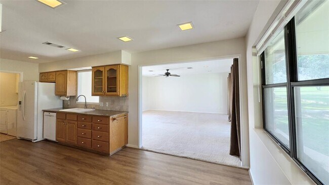 Building Photo - 843 Sunfish St