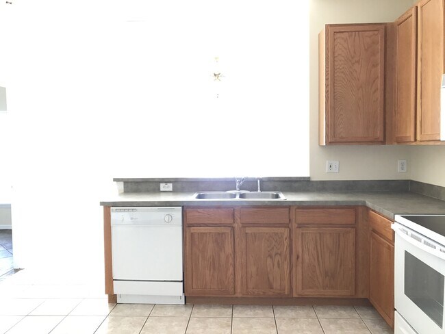 Building Photo - BEAUTIFUL LAKEFRONT SINGLE FAMILY HOME
