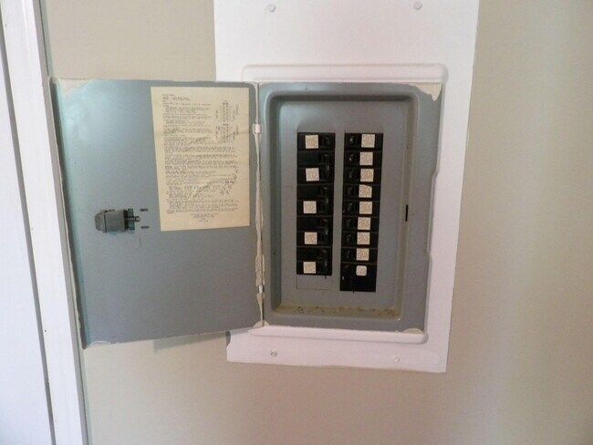 Building Photo - 35 Ashwood Ct