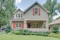 Building Photo - 579 Elmwood Dr NE