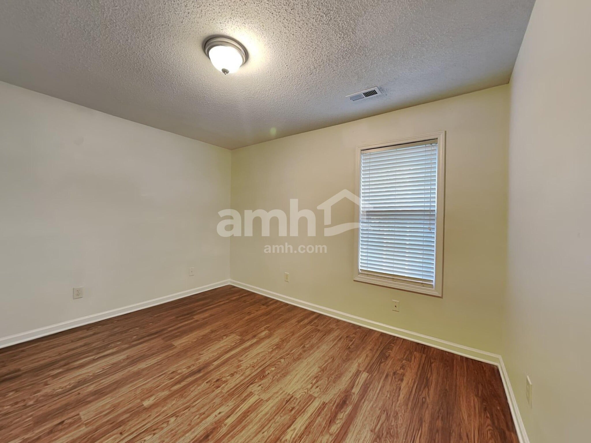 Building Photo - 2106 Forest Edge Dr