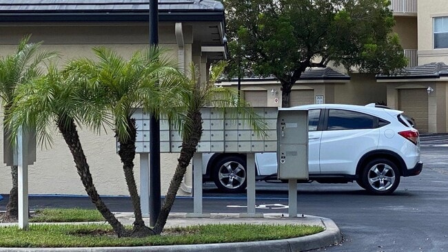 Building Photo - 2060 Greenview Shores Blvd