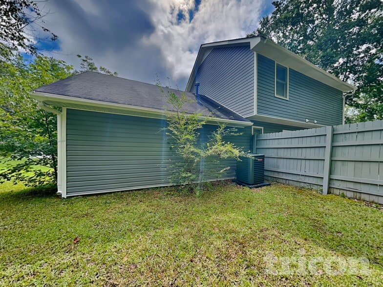 Building Photo - 39 Pine Grove Cir