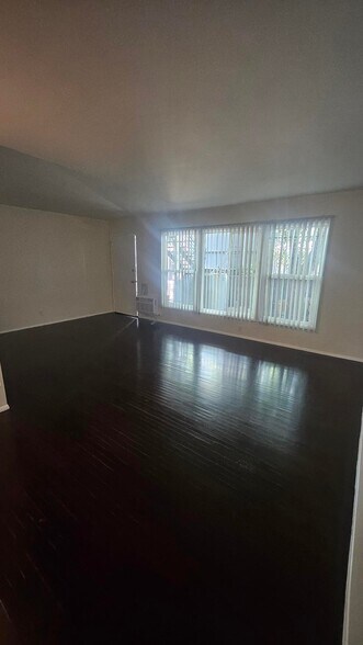 Building Photo - 11030 Moorpark St