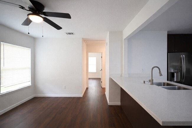 Building Photo - 916 Parkway Dr