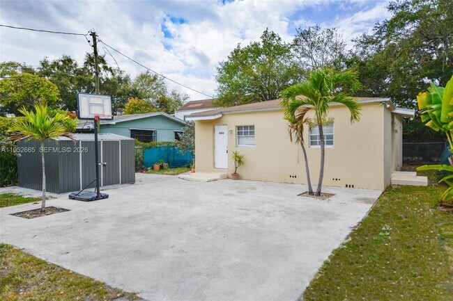 Building Photo - 6320 NW 1st Pl