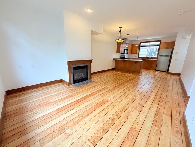 Building Photo - Charming Home in Leschi!
