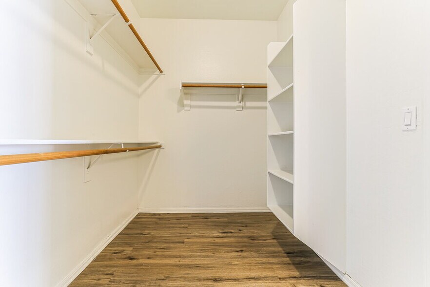 Building Photo - 3316 S 71st Ave