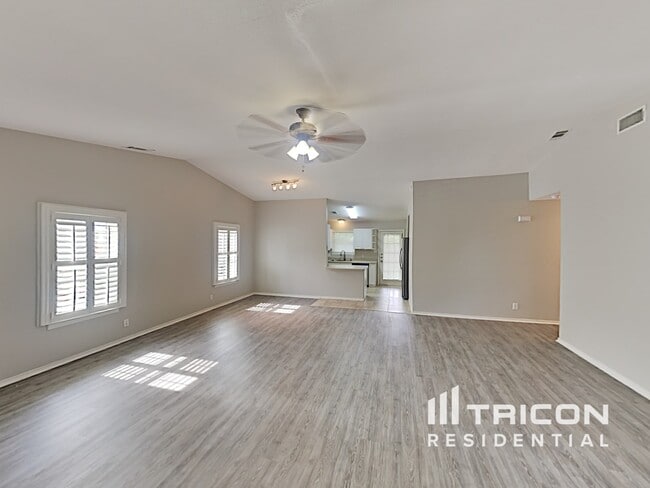 Building Photo - 901 Loganwood Dr