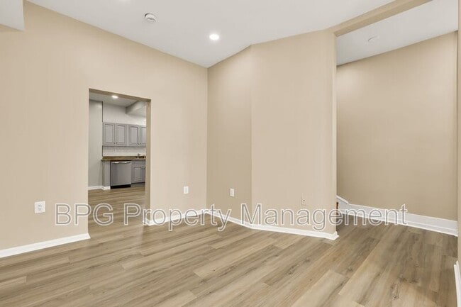 Building Photo - 1033 5th St NE