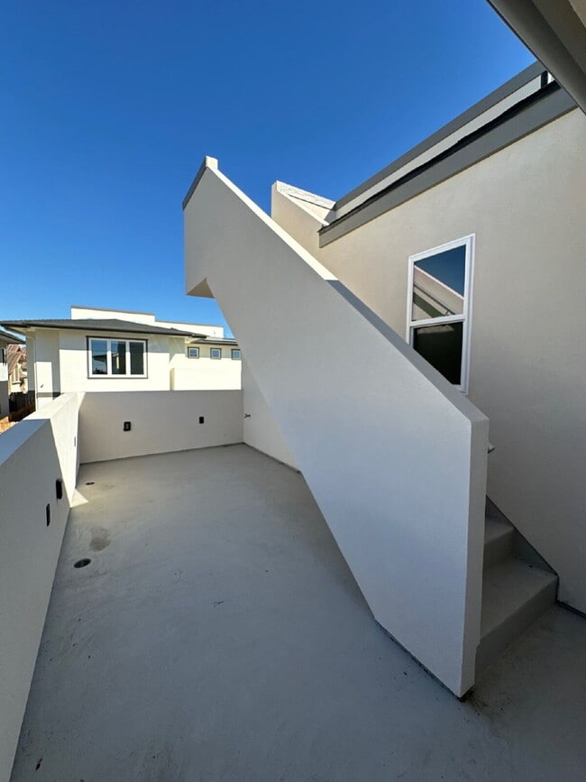 Building Photo - Ocean Views | Rooftop Deck | New Construction | For Lease $4,200/mo.