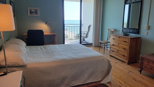 Building Photo - PENDING LEASE-Annual turnkey furnished  2/...