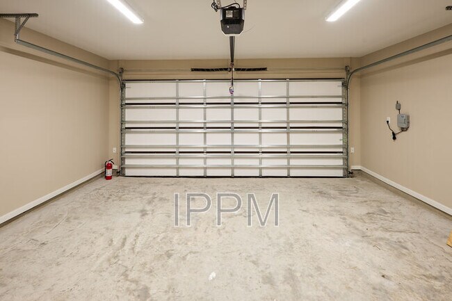 Building Photo - 2506 Cove Real Dr