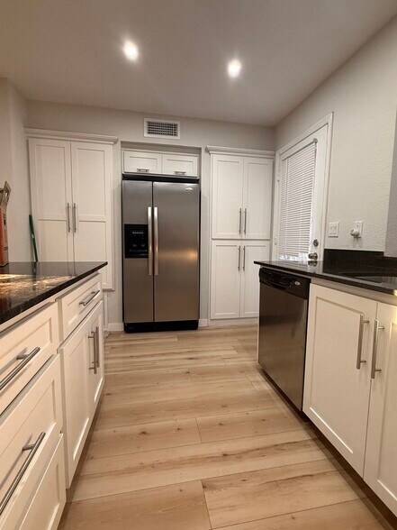 Kitchen - 5704 E Aire Libre Ave