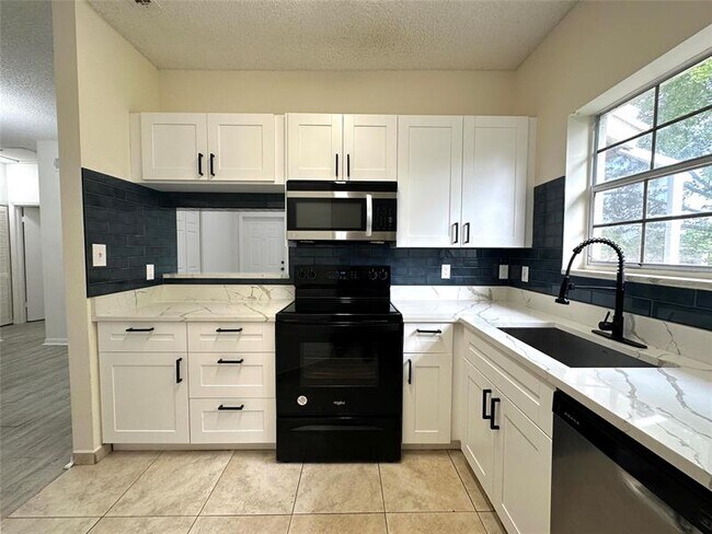 Building Photo - 641 Cypress Lake Blvd