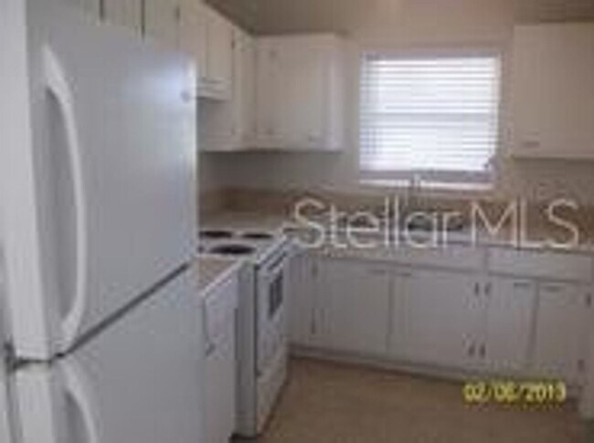 Building Photo - 2433 Deedra St