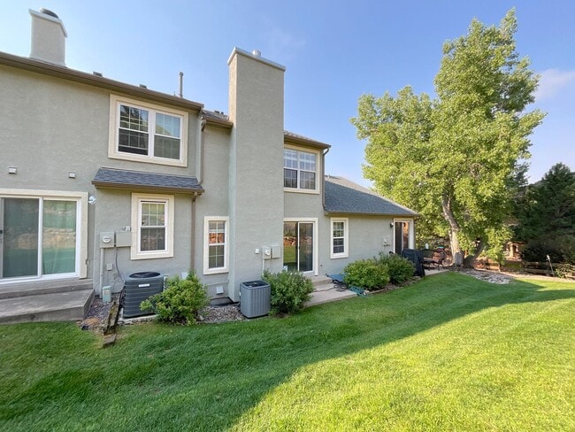 Building Photo - 2 Bedroom Townhome Available Near Austin B...