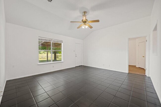 Building Photo - 4601 W Creek Cir