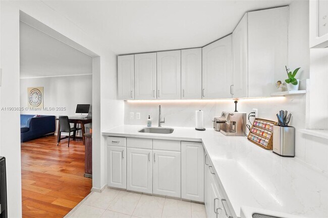 Building Photo - 1674 Bay Rd