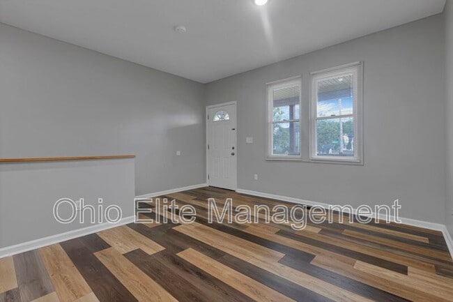 Building Photo - 2023 Sullivant Ave