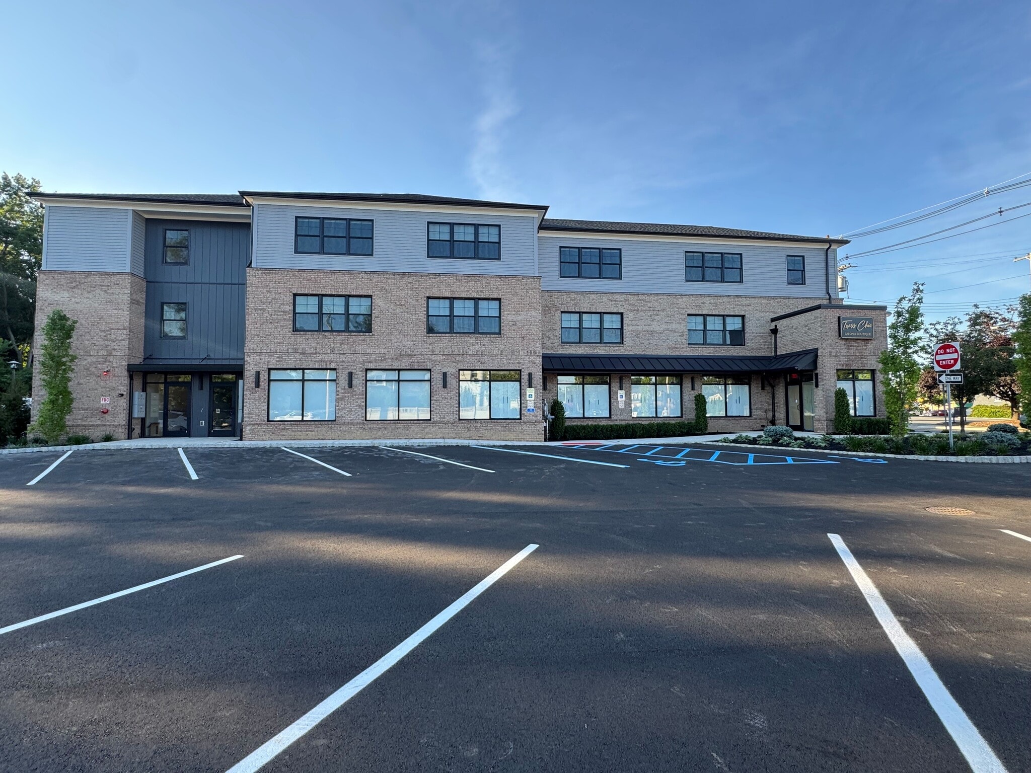 Building Photo - 575 Newark Pompton Tpke