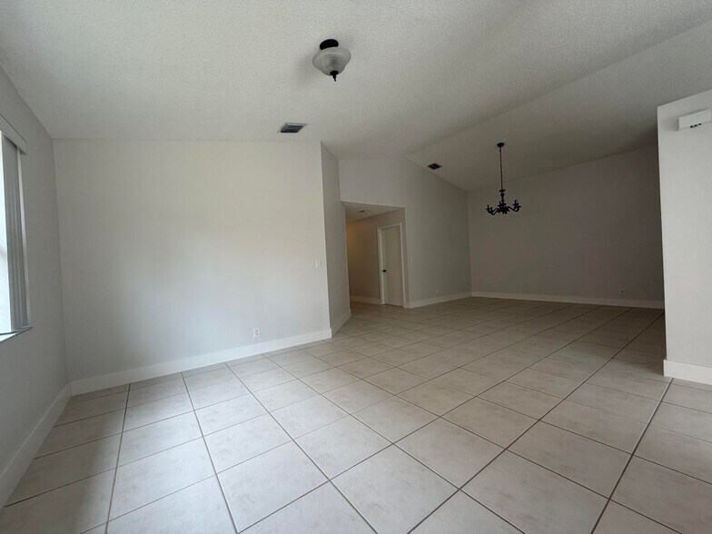 Building Photo - 3386 Treasure Ln