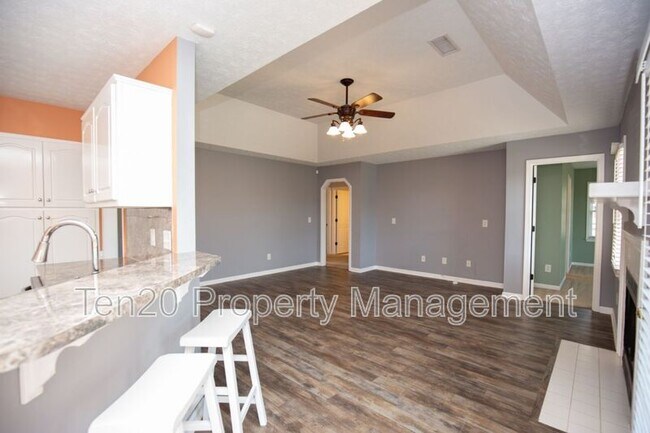 Building Photo - 202 Plum Ct
