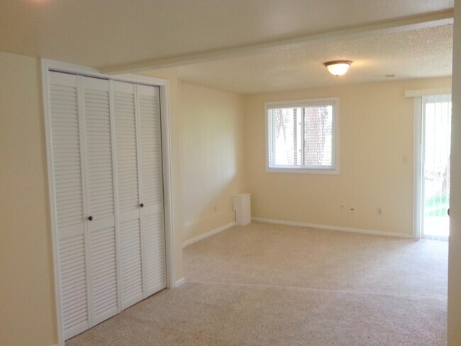 Building Photo - 1603 Cottonwood Dr