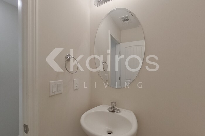 Building Photo - 14 Red Oak Dr.