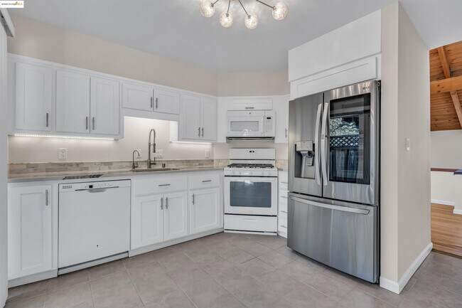 Building Photo - 57 Sereno Cir