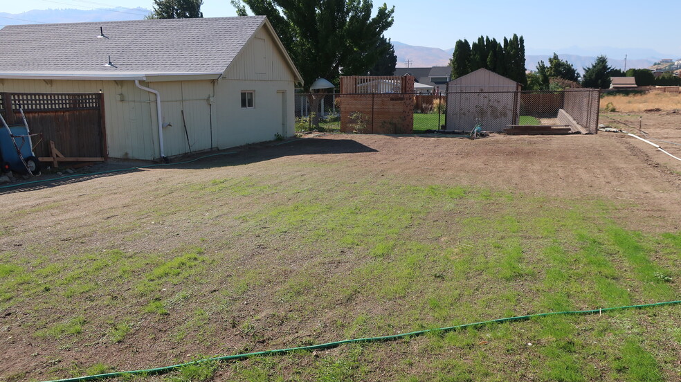 Building Photo - 610 Easy St