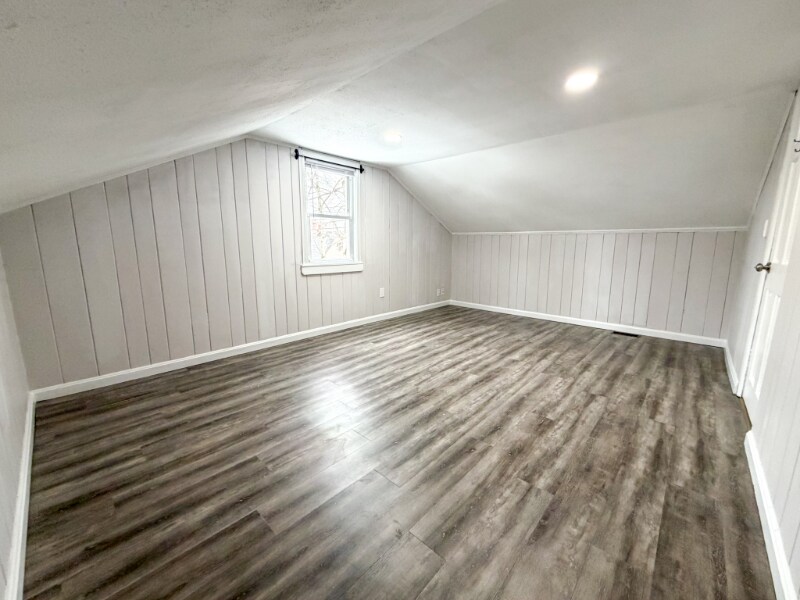 Building Photo - 7 W Silver St