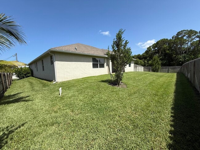Building Photo - 293 SW Ridgecrest Dr
